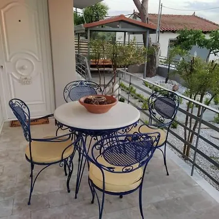 Casa Annie לוטראקי